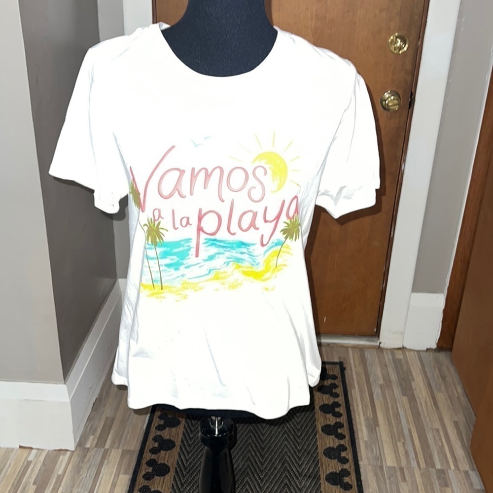 LC Lauren Conrad beach themed graphic tee!